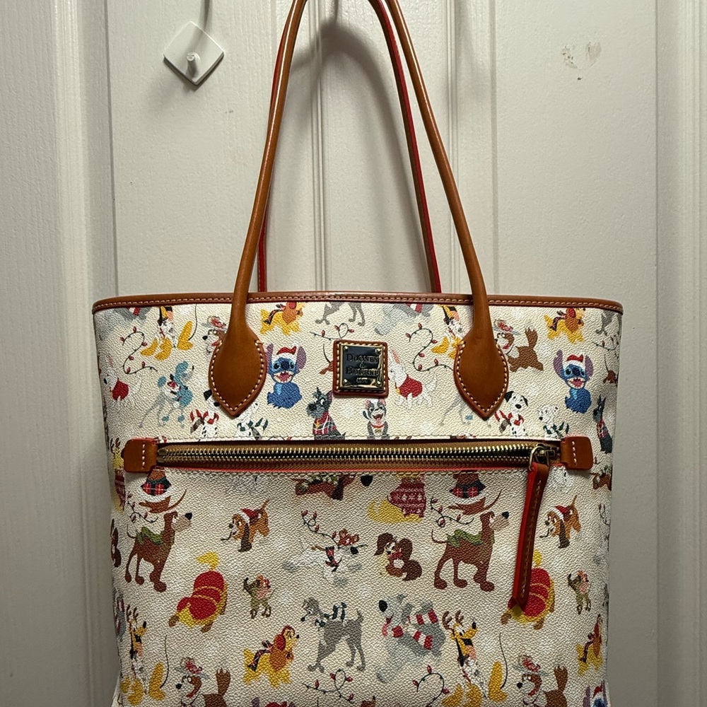 Disney Parks Dooney & Bourke Holiday Christmas Santa Tails Dogs 2021 Tote Purse